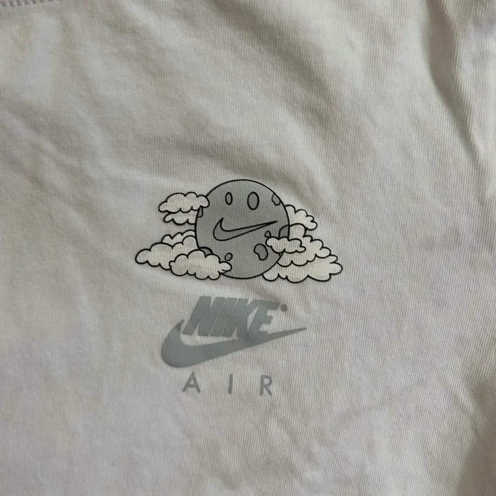Nike Air white T-Shirt with Graphic, youth xl
